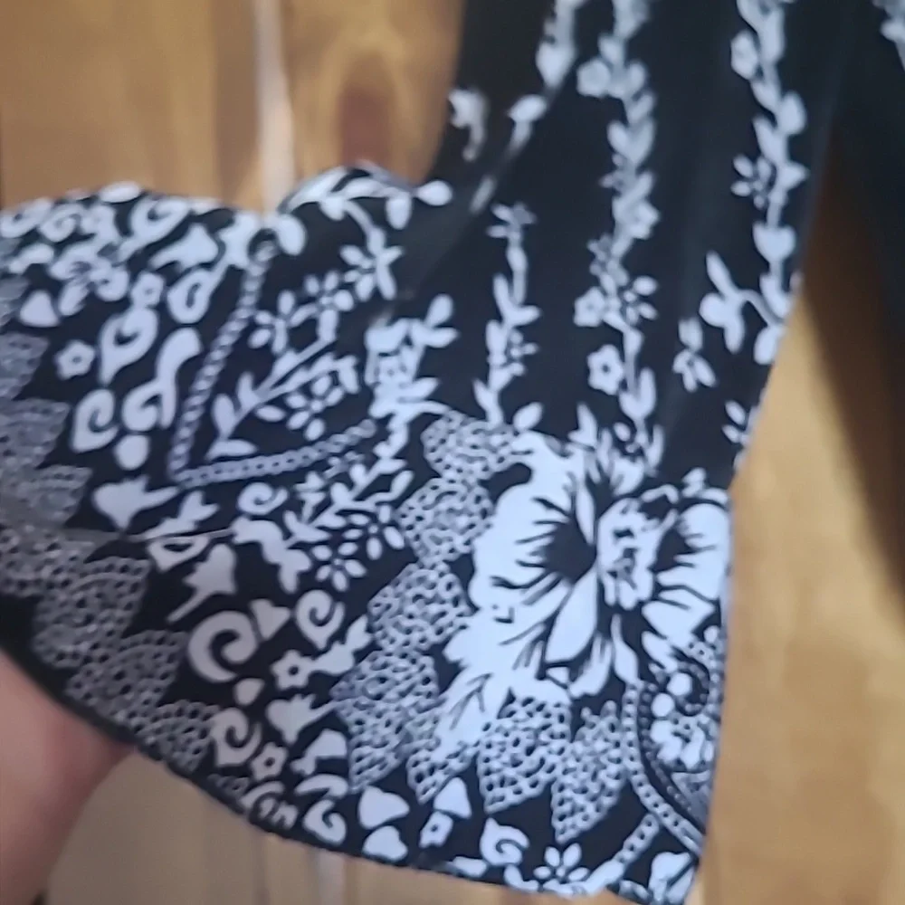 Seven Islands Black and White Patterned Maxi Dress. Size L - Picture 6 of 8